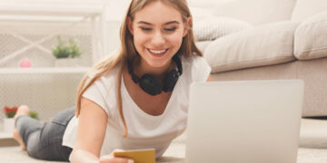 Tippek és trükkkök: így védhetjük meg a pénzünket az online térben