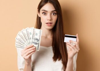 Bankkártyás vagy készpénzes fizetés? Az adószakértő kiszámolta, hogy járhatsz jobban