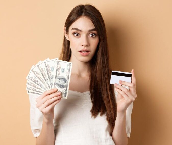 Bankkártyás vagy készpénzes fizetés? Az adószakértő kiszámolta, hogy járhatsz jobban