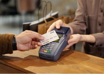Soha ne írd alá, amit a bank eléd tol! Így verik át a gyanútlan kereskedőket a terminállal.