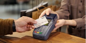 Soha ne írd alá, amit a bank eléd tol! Így verik át a gyanútlan kereskedőket a terminállal.